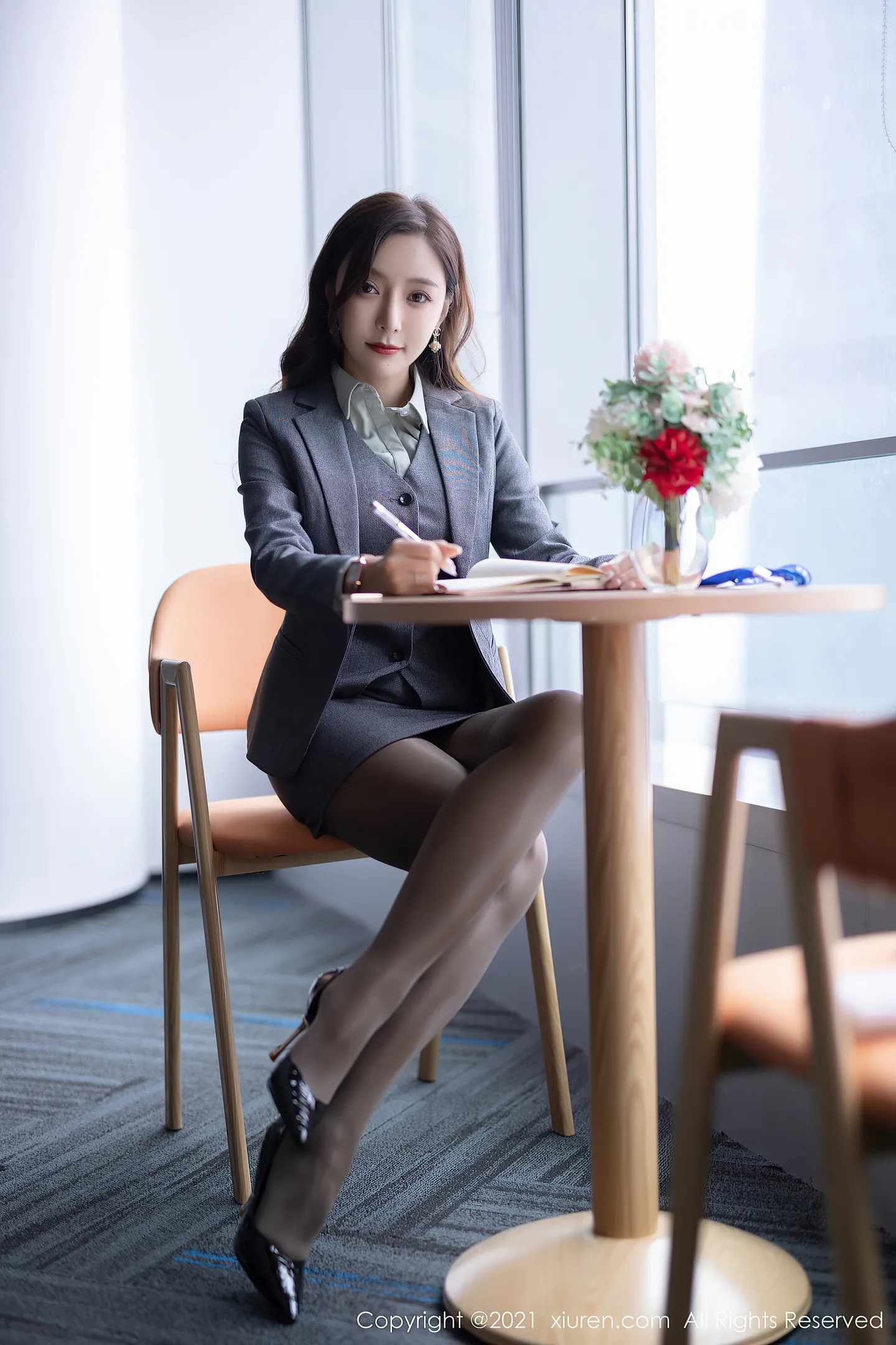 图片[4]-[XiuRen秀人网]VOL.4251 女神王馨瑶yanni私房半脱露性感内衣超薄黑丝裤袜完美诱惑写真80P-秀人网官方网站